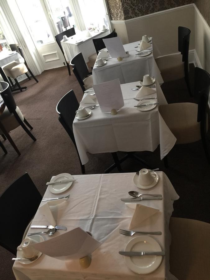 Hillcrest Hotel Lincoln Bagian luar foto