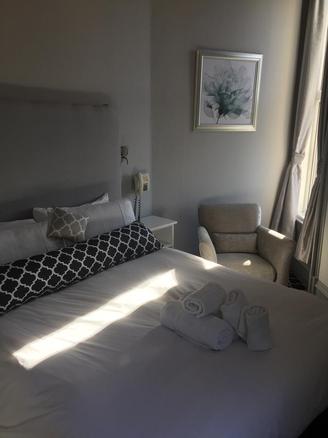 Hillcrest Hotel Lincoln Bagian luar foto